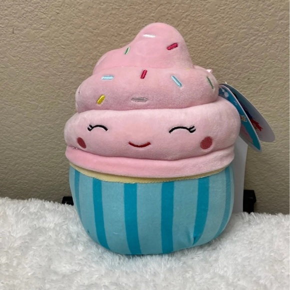 Squishmallows Deidre the Cupcake 8" Stuffed Plush - Picture 1 of 4